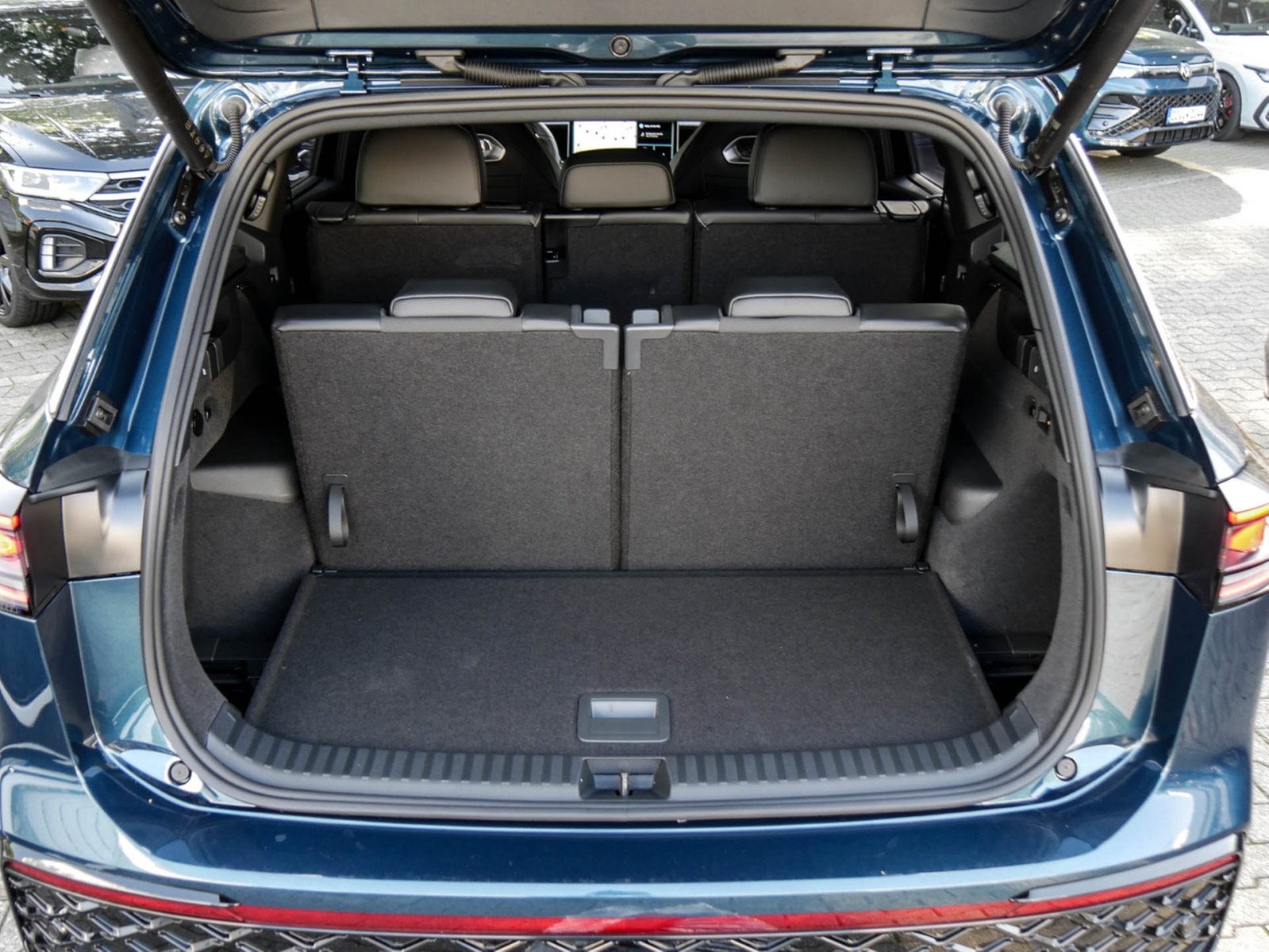 Volkswagen Tayron 2.0 TDI R-Line DSG 7SITZE PANO AHK LM20 HEAD-UP