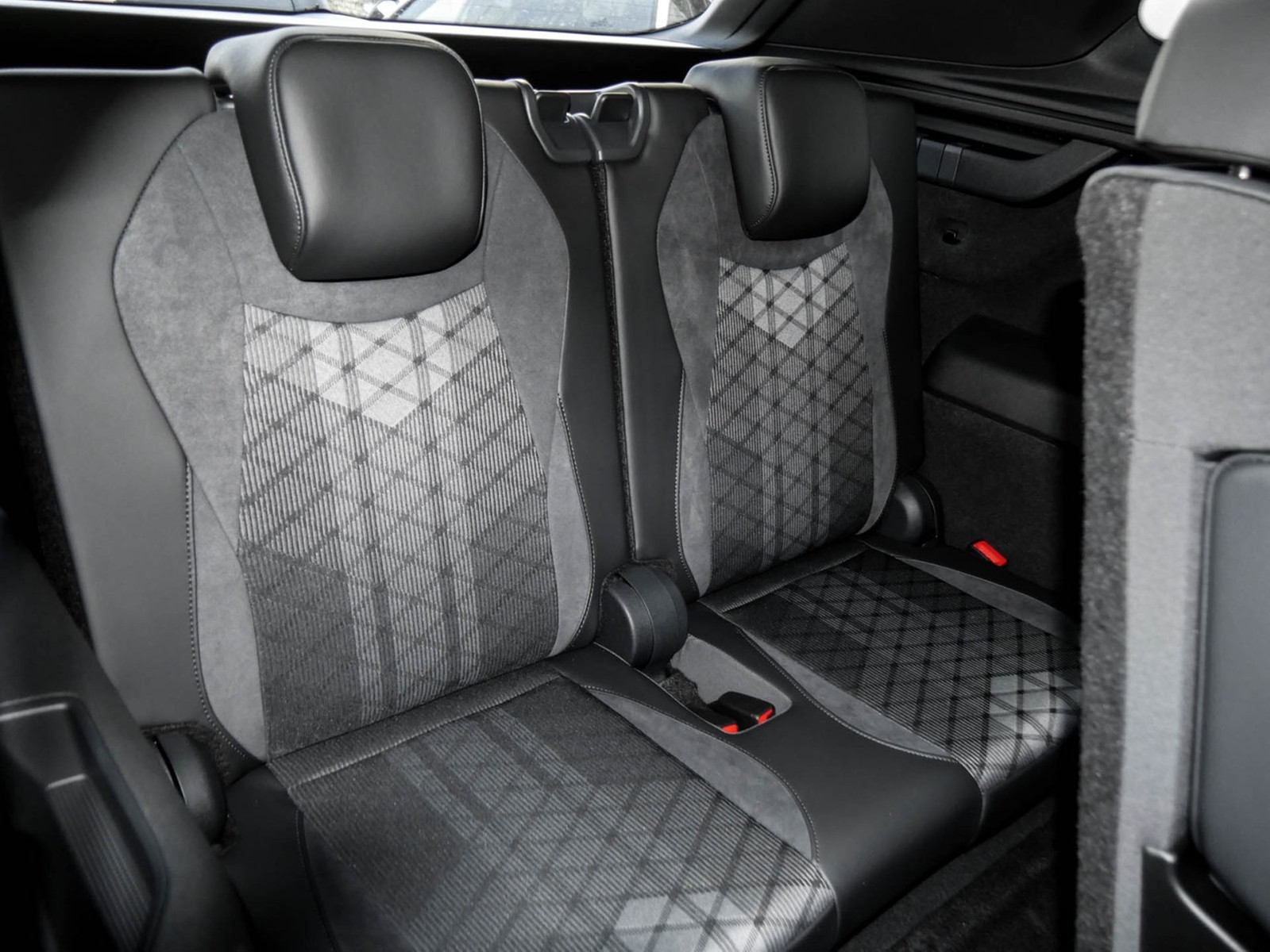 Volkswagen Tayron 2.0 TDI R-Line DSG 7SITZE PANO AHK LM20 HEAD-UP