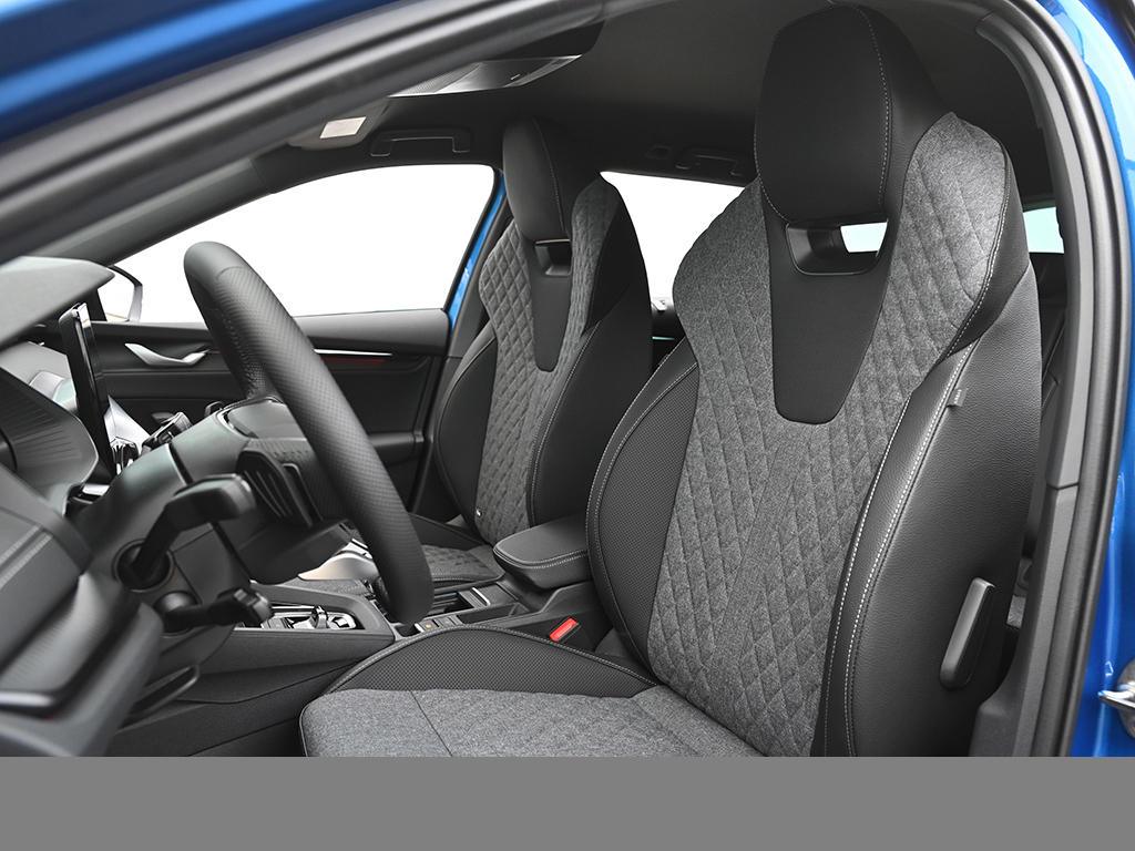 Skoda Octavia Combi 2.0TDI DSG Sportline AHK HuD NAV CANTON STANDHZG. ACC 360GRAD