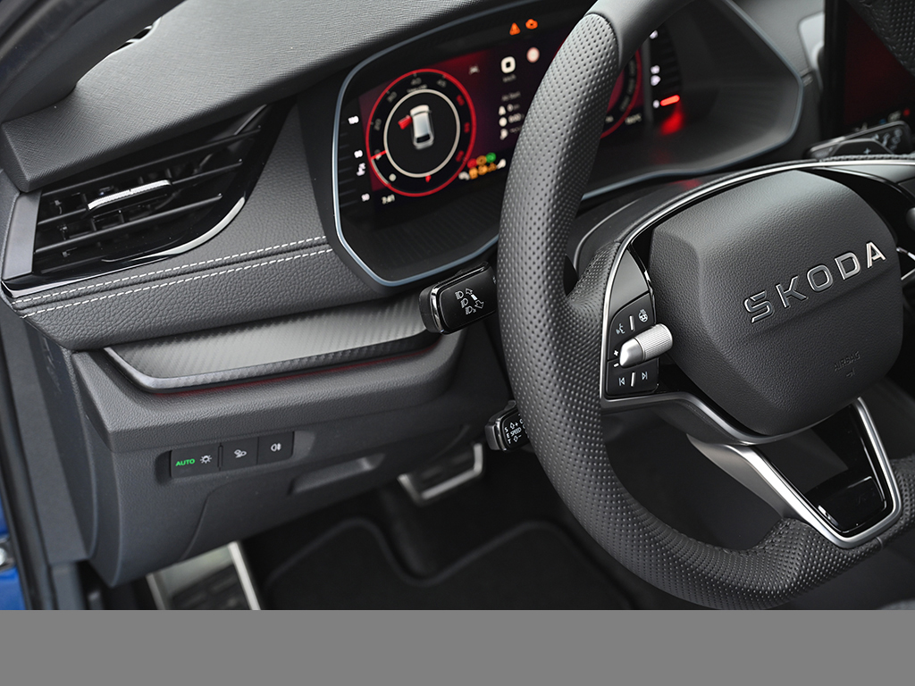 Skoda Octavia Combi 2.0TDI DSG Sportline AHK HuD NAV CANTON STANDHZG. ACC 360GRAD