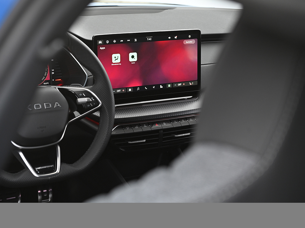 Skoda Octavia Combi 2.0TDI DSG Sportline AHK HuD NAV CANTON STANDHZG. ACC 360GRAD