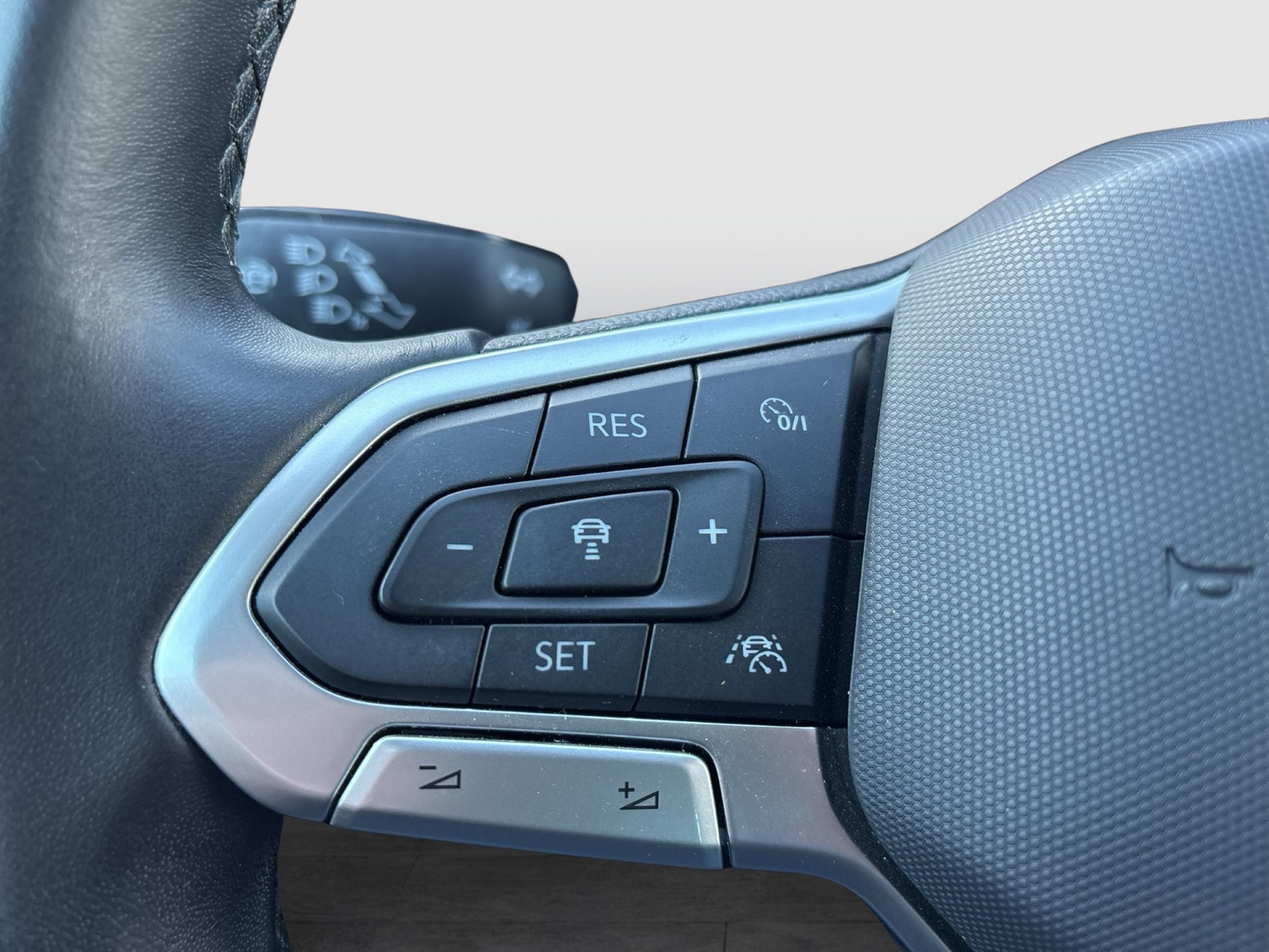 Volkswagen Tiguan 1.5 LIFE STANDHZ. KAMERA eKLAPPE NAVI