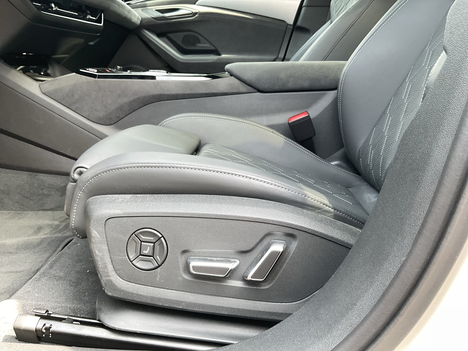 Audi A6 e-tron Avant quattro S LINE PANO B&O AHK LM21