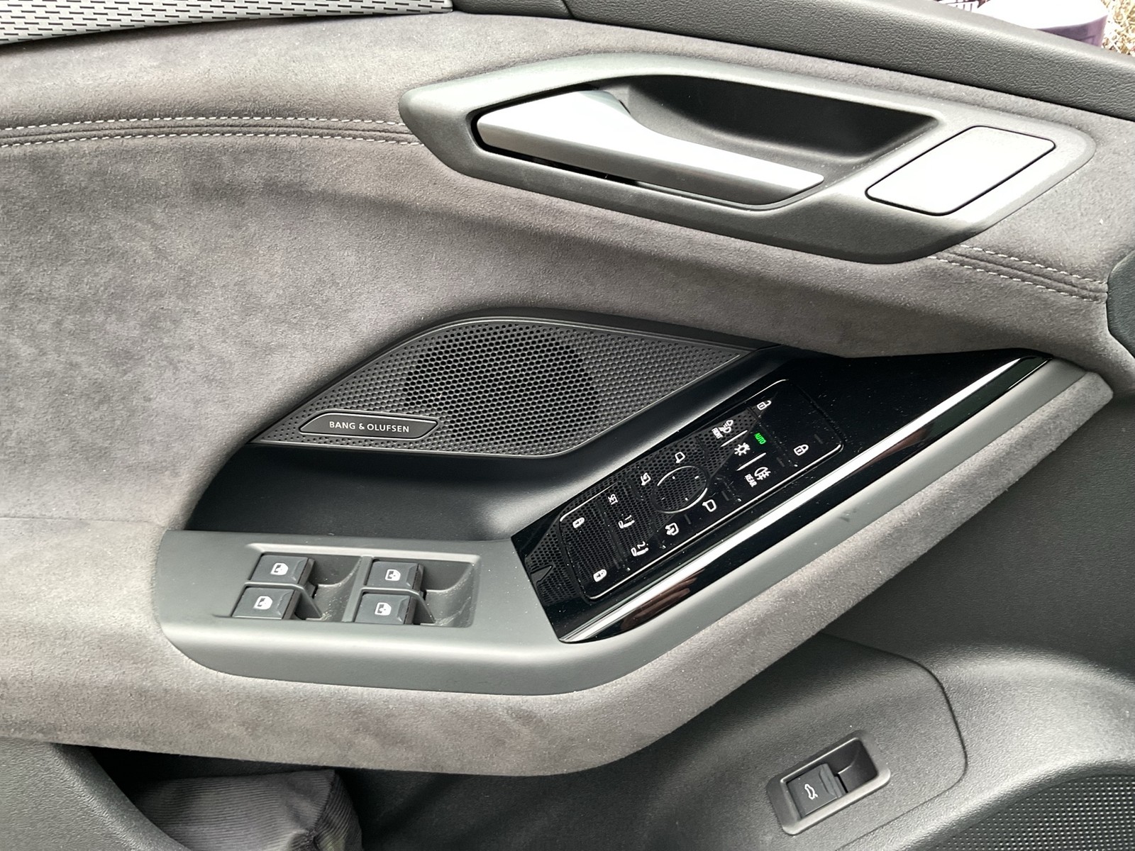 Audi A6 e-tron Avant quattro S LINE PANO B&O AHK LM21