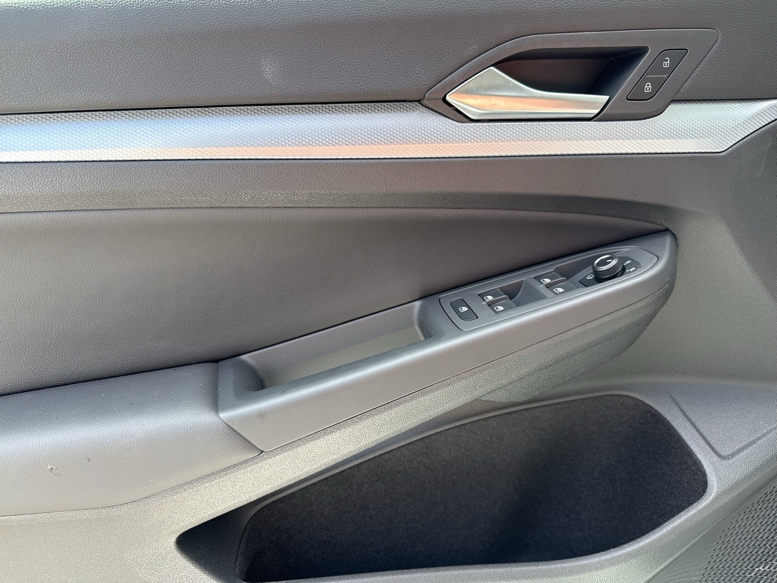 Volkswagen Golf VIII 1.5 eTSI GOAL CAM ACC CARPLAY LED+ ALU