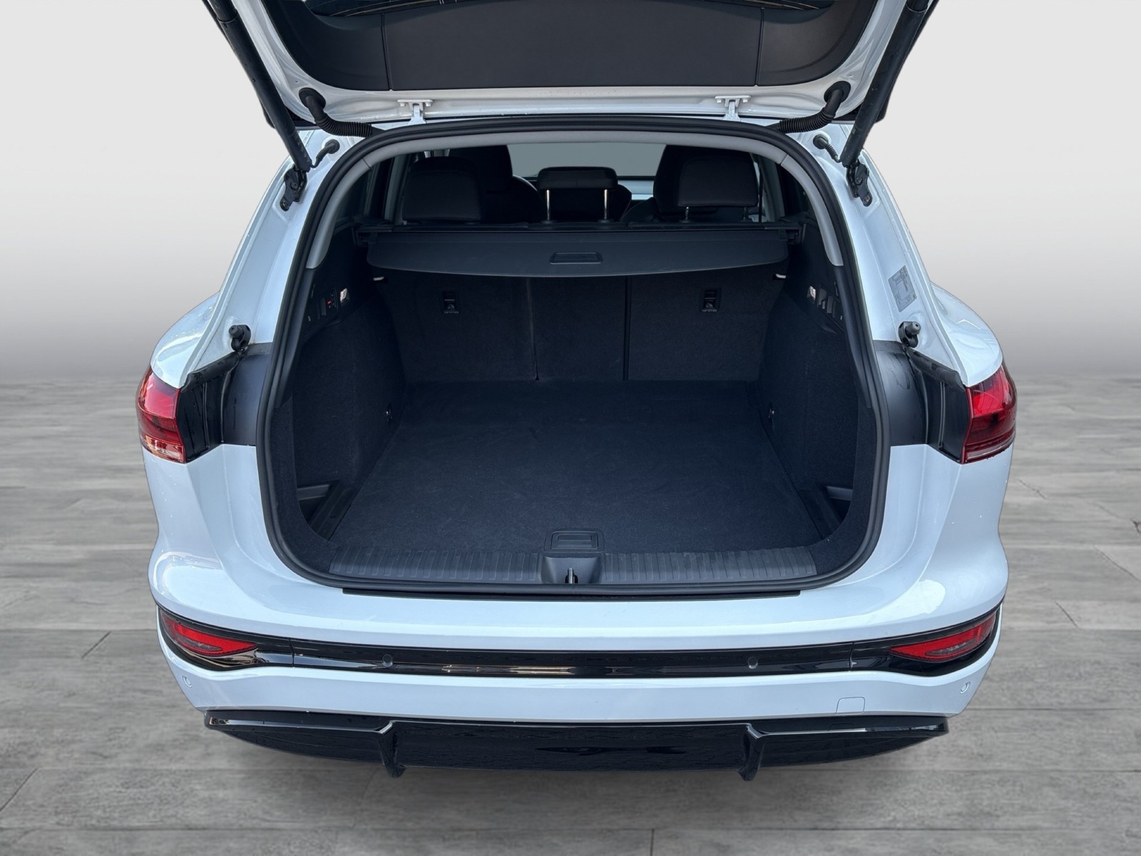Audi Q6 e-tron quattro S LINE B&O AHK 360CAM ACC LM19