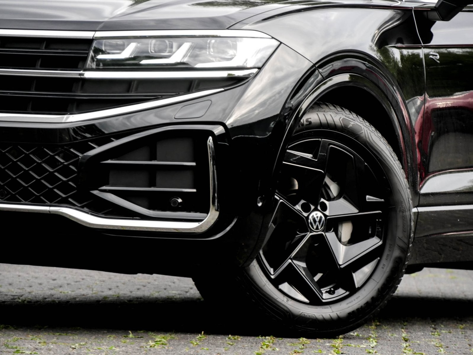Volkswagen Touareg V6 R-LINE NEUES MODELL AHK CAM ACC LM19