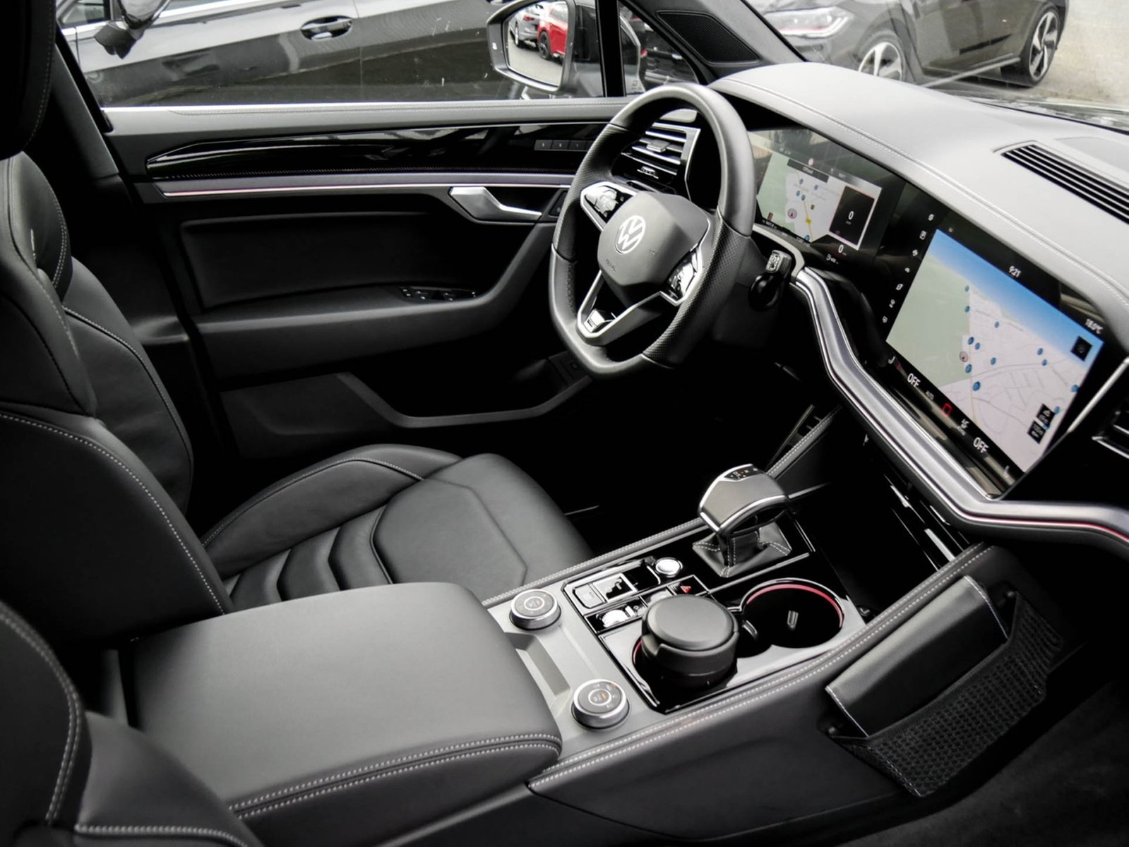 Volkswagen Touareg V6 R-LINE NEUES MODELL AHK CAM ACC LM19