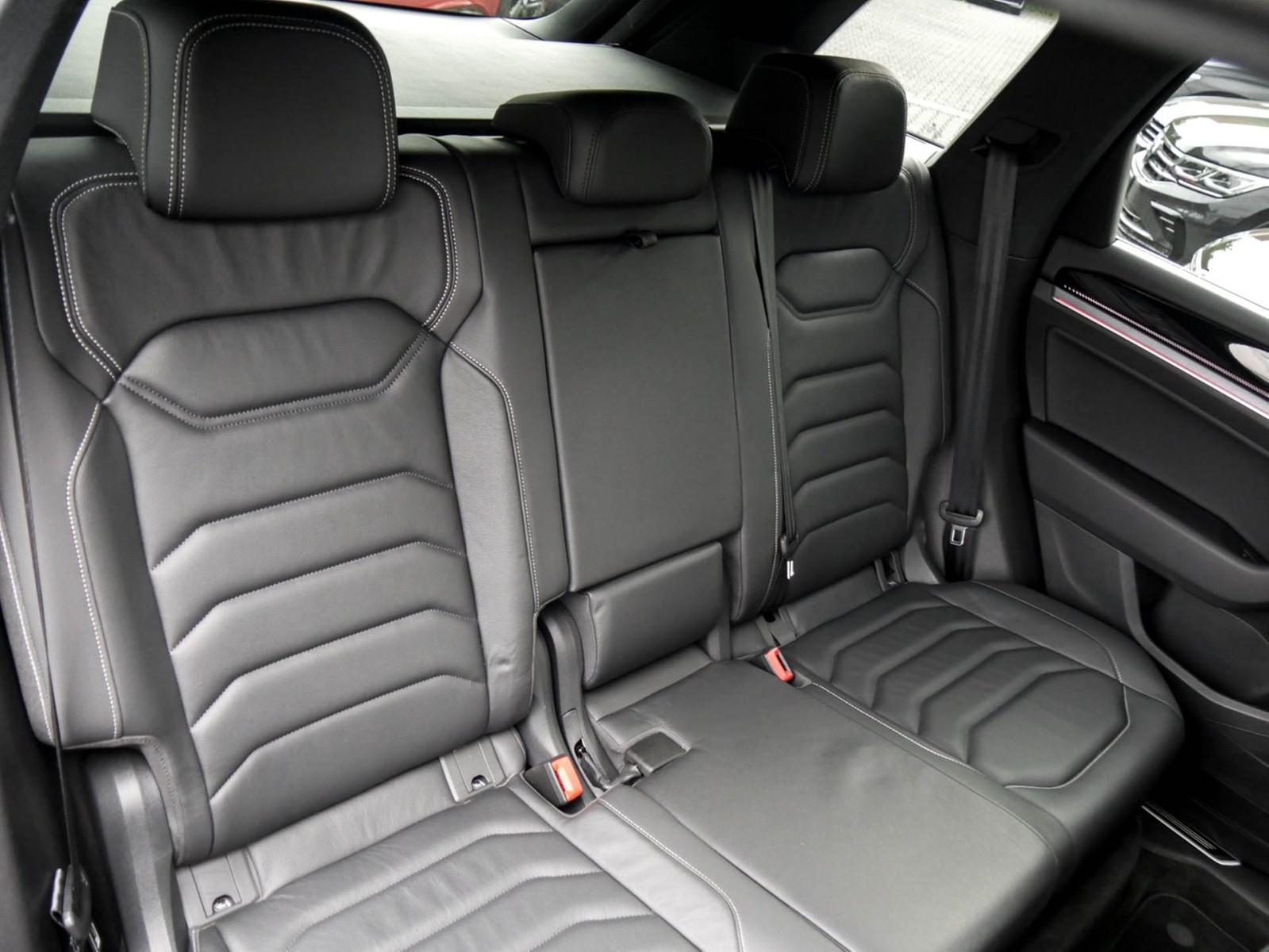 Volkswagen Touareg V6 R-LINE NEUES MODELL AHK CAM ACC LM19