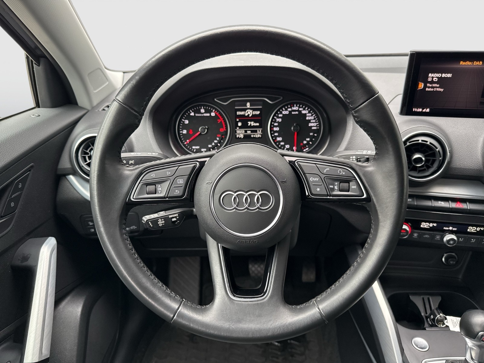 Audi Q2 35 S LINE AHK CAM ACC LM18 NAVI LED SITZHEIZUNG