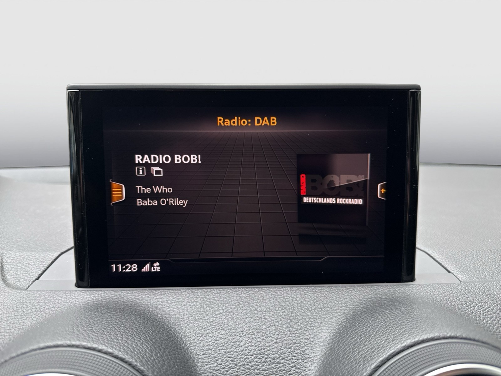 Audi Q2 35 S LINE AHK CAM ACC LM18 NAVI LED SITZHEIZUNG