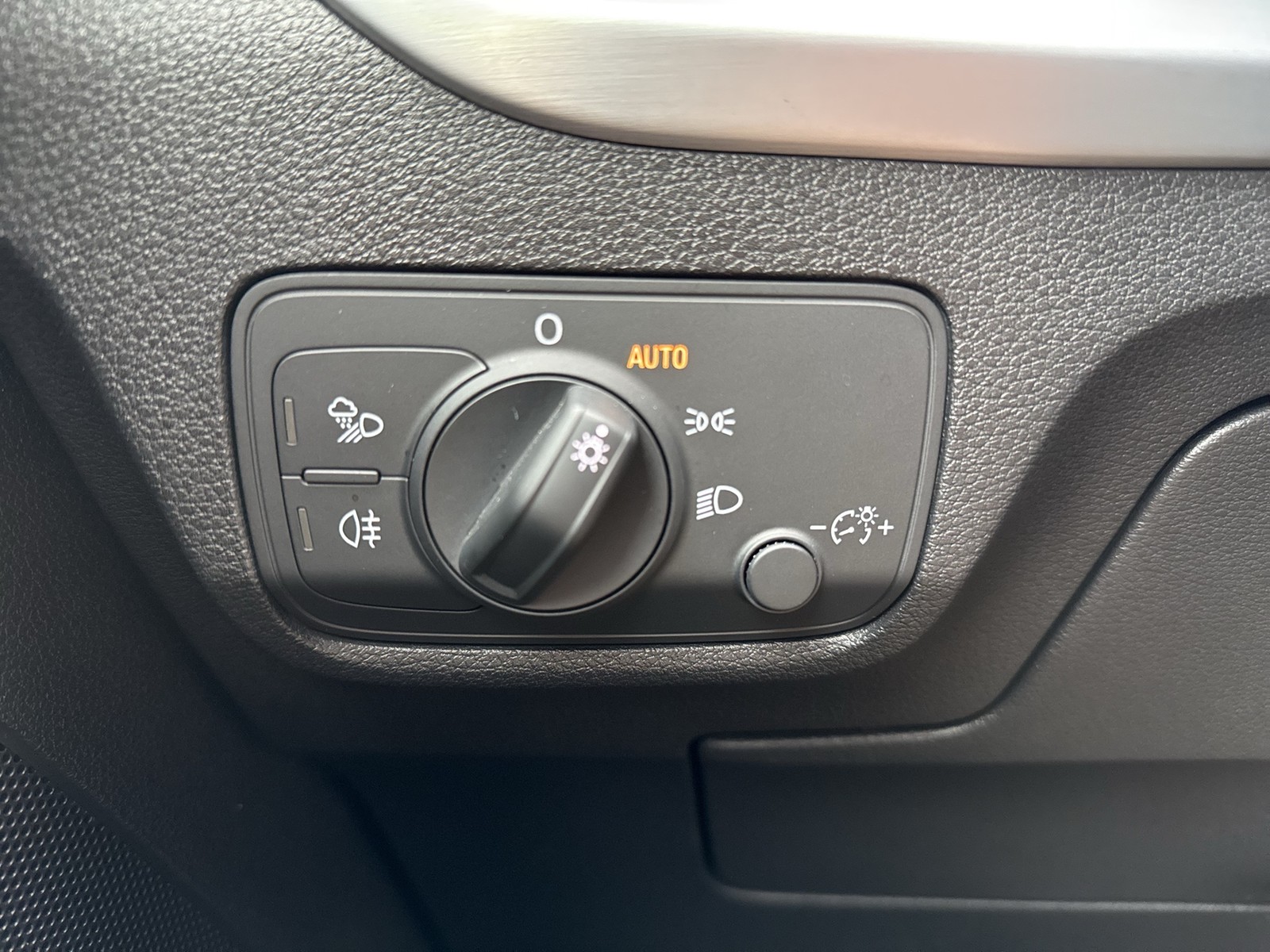 Audi Q2 35 S LINE AHK CAM ACC LM18 NAVI LED SITZHEIZUNG