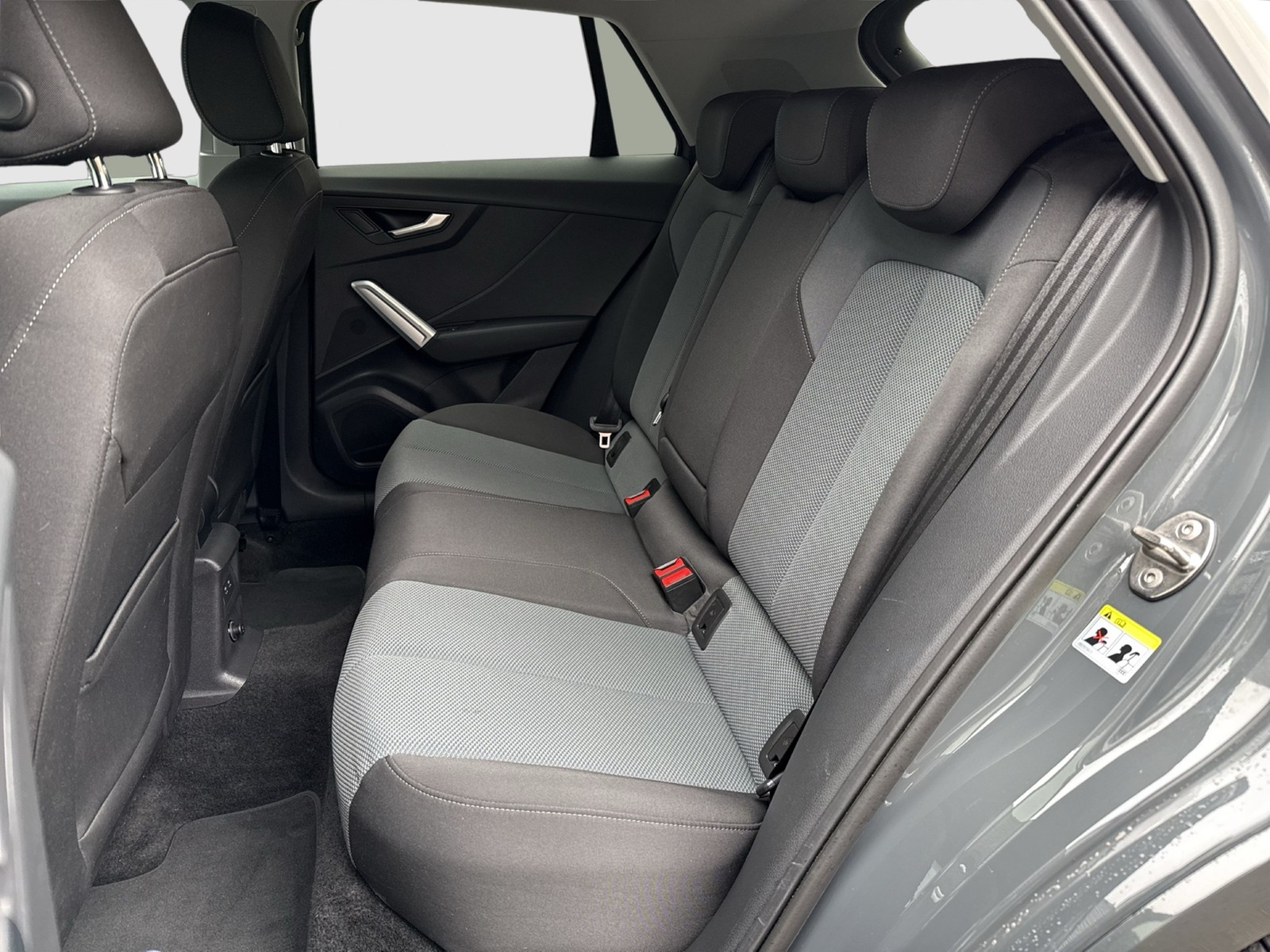 Audi Q2 35 S LINE AHK CAM ACC LM18 NAVI LED SITZHEIZUNG