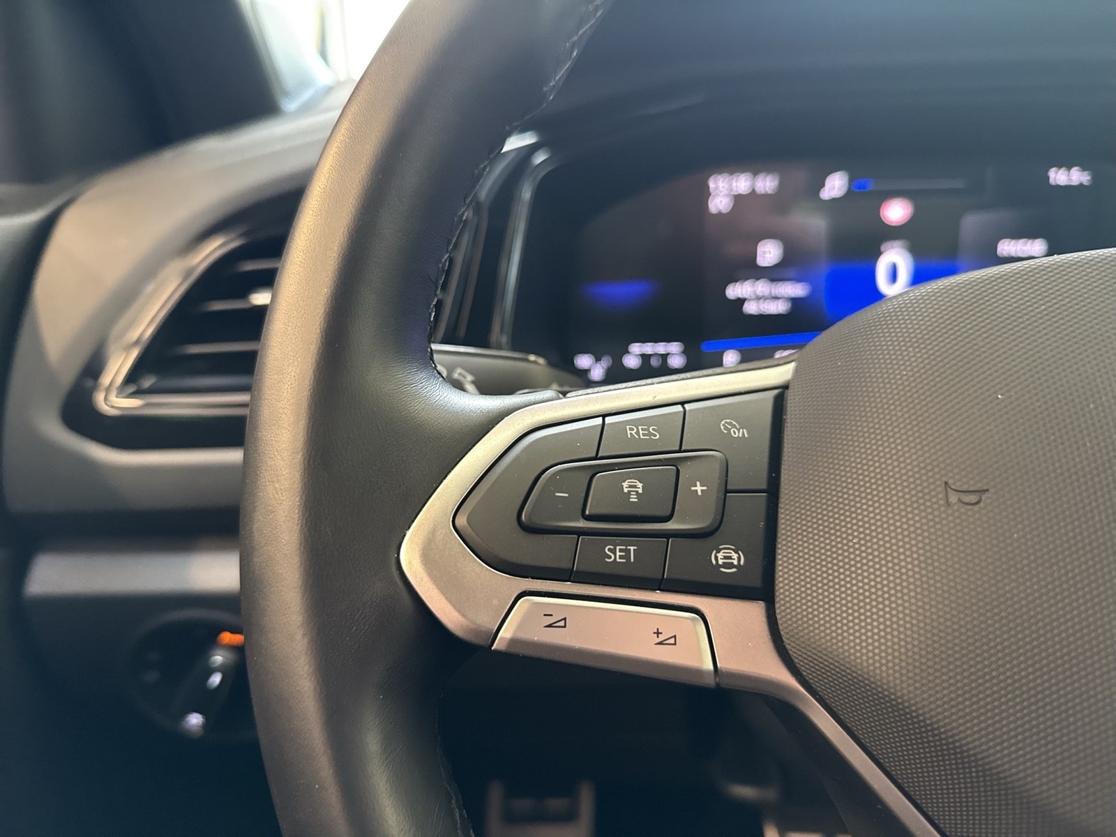 Volkswagen T-Roc 1.5 R-LINE BLACKSTYLE CAM ACC LM19 CARPLAY