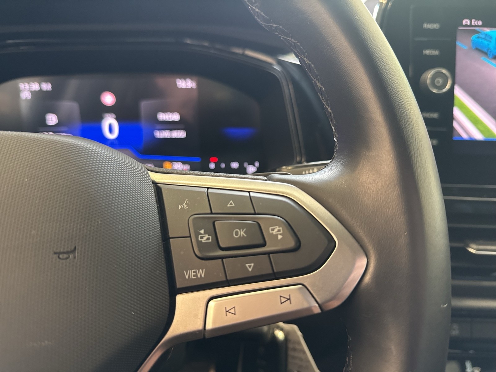 Volkswagen T-Roc 1.5 R-LINE BLACKSTYLE CAM ACC LM19 CARPLAY