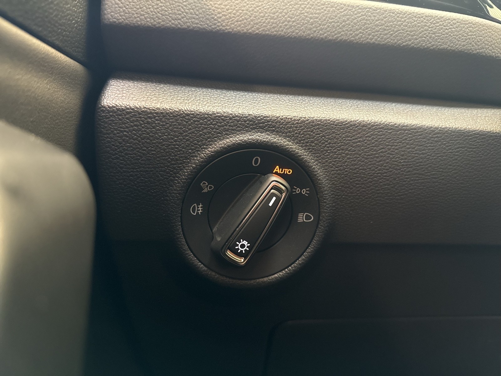 Volkswagen T-Roc 1.5 R-LINE BLACKSTYLE CAM ACC LM19 CARPLAY