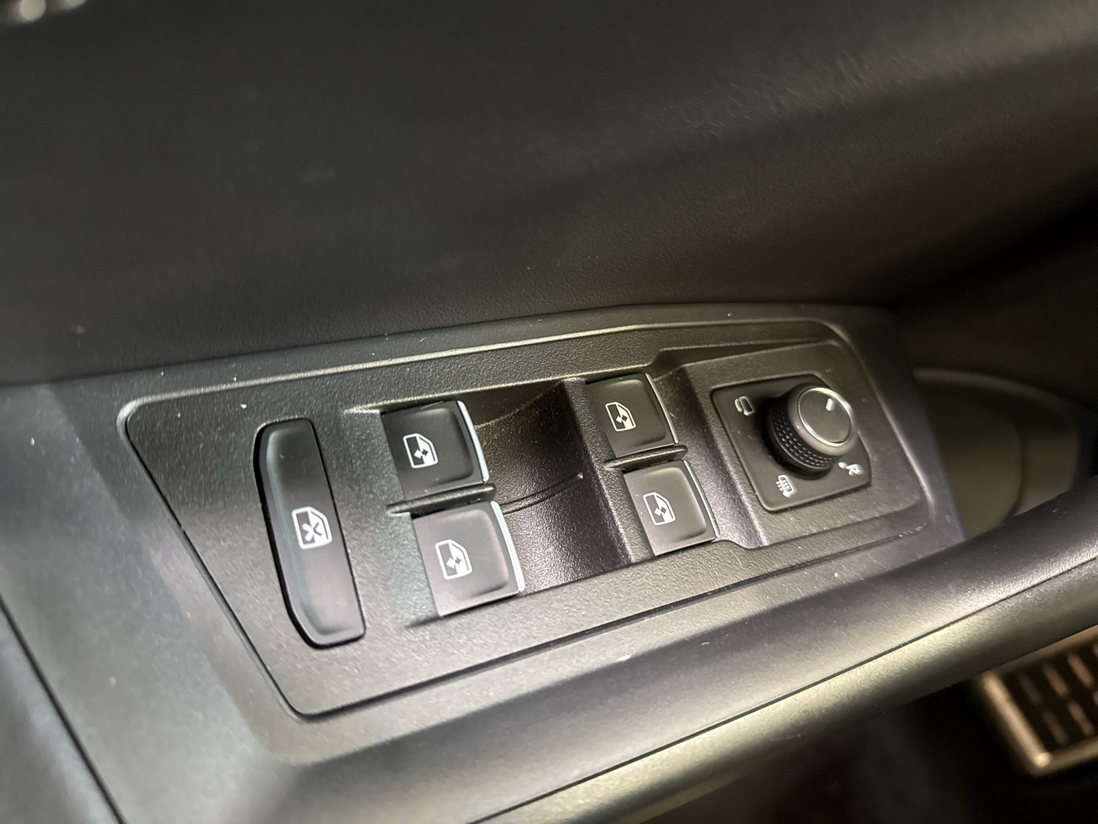 Volkswagen T-Roc 1.5 R-LINE BLACKSTYLE CAM ACC LM19 CARPLAY