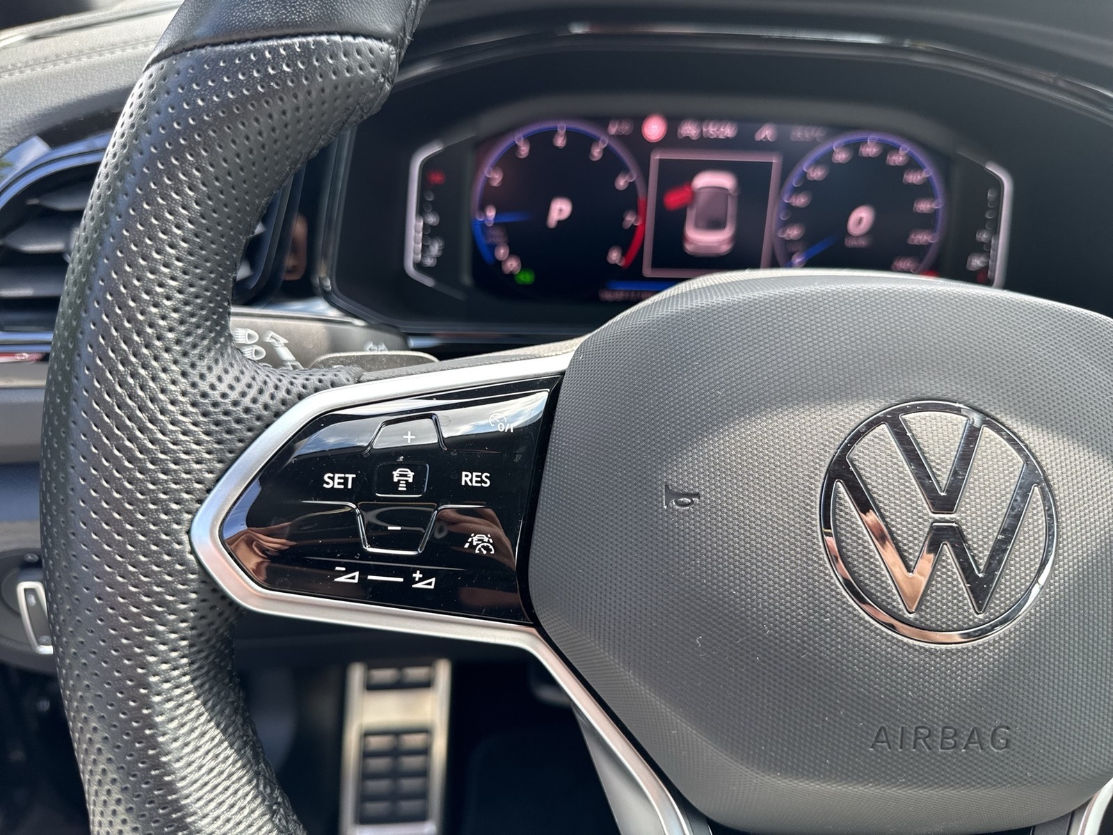 Volkswagen T-Roc Cabrio 1.5 R-LINE LEDER BEATS CAM ALU19