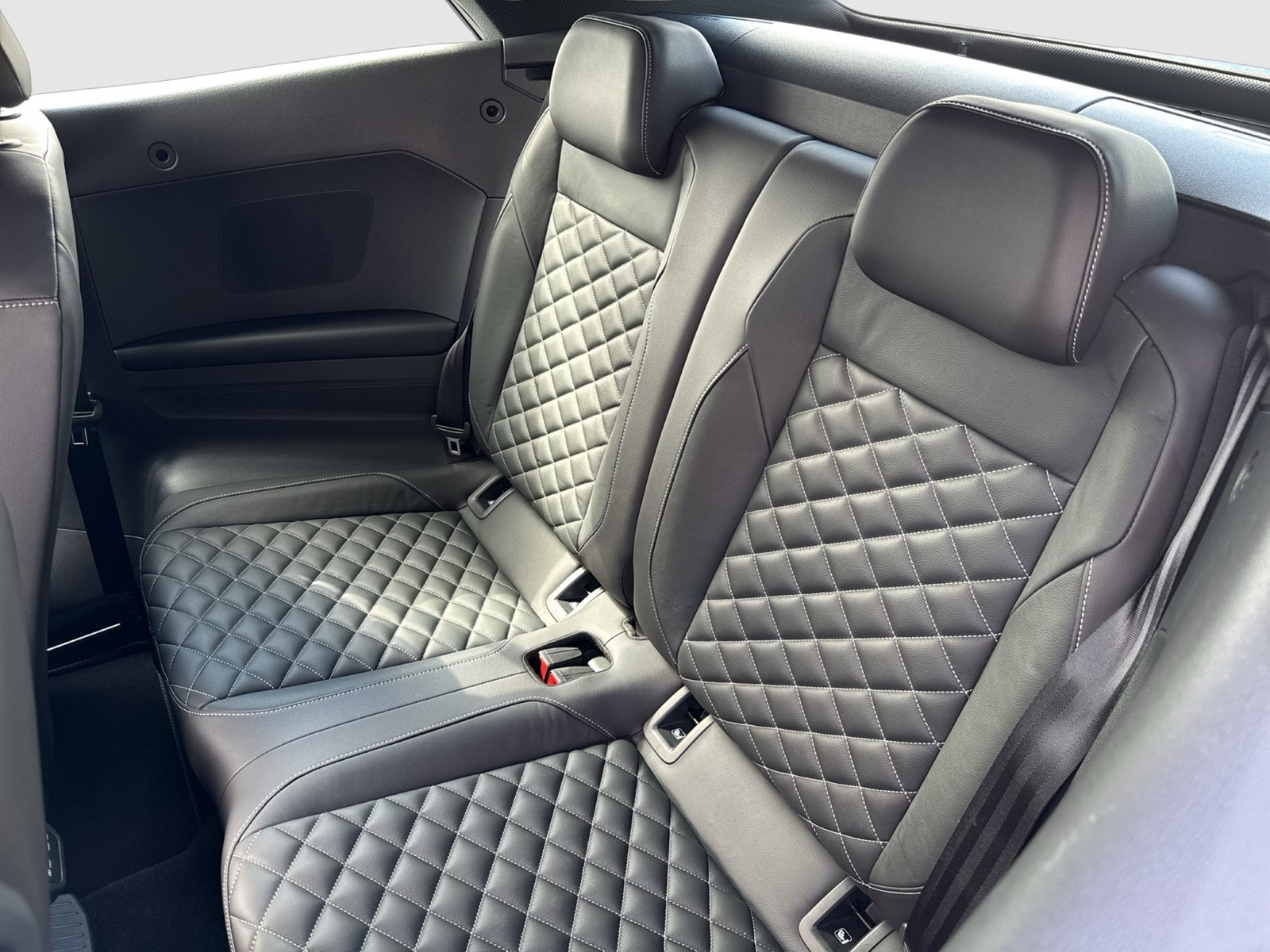 Volkswagen T-Roc Cabrio 1.5 R-LINE LEDER BEATS CAM ALU19