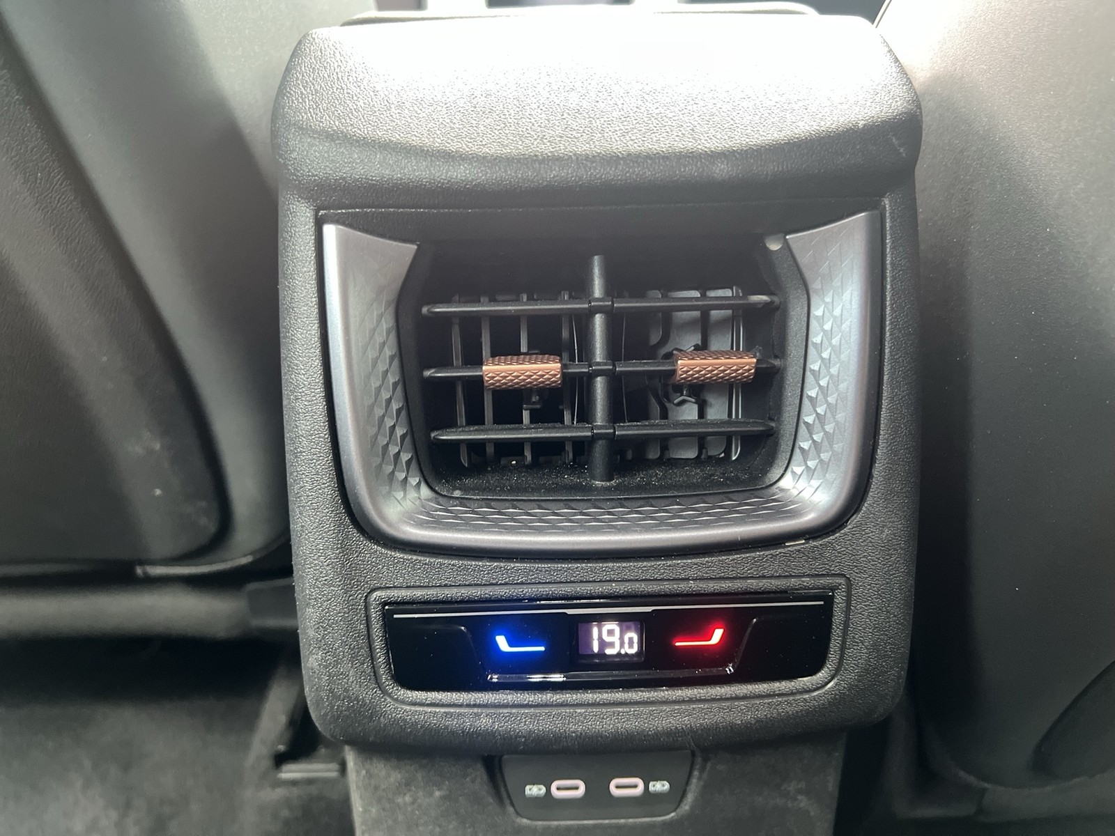 Cupra Terramar 1.5 eTSI 360CAM ACC LM18 HEADUP EKLAPPE
