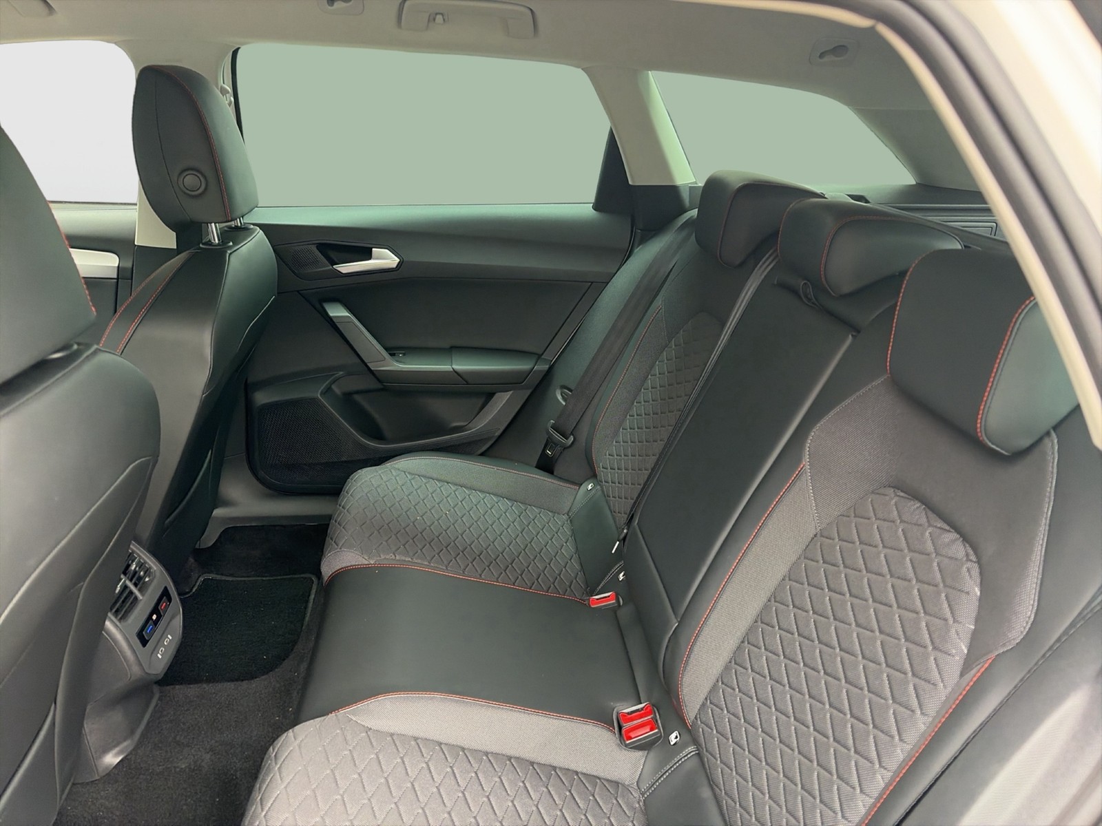 Seat Leon ST 1.5 FR CAM ACC NAVI LM17 CARPLAY SITZHZ.