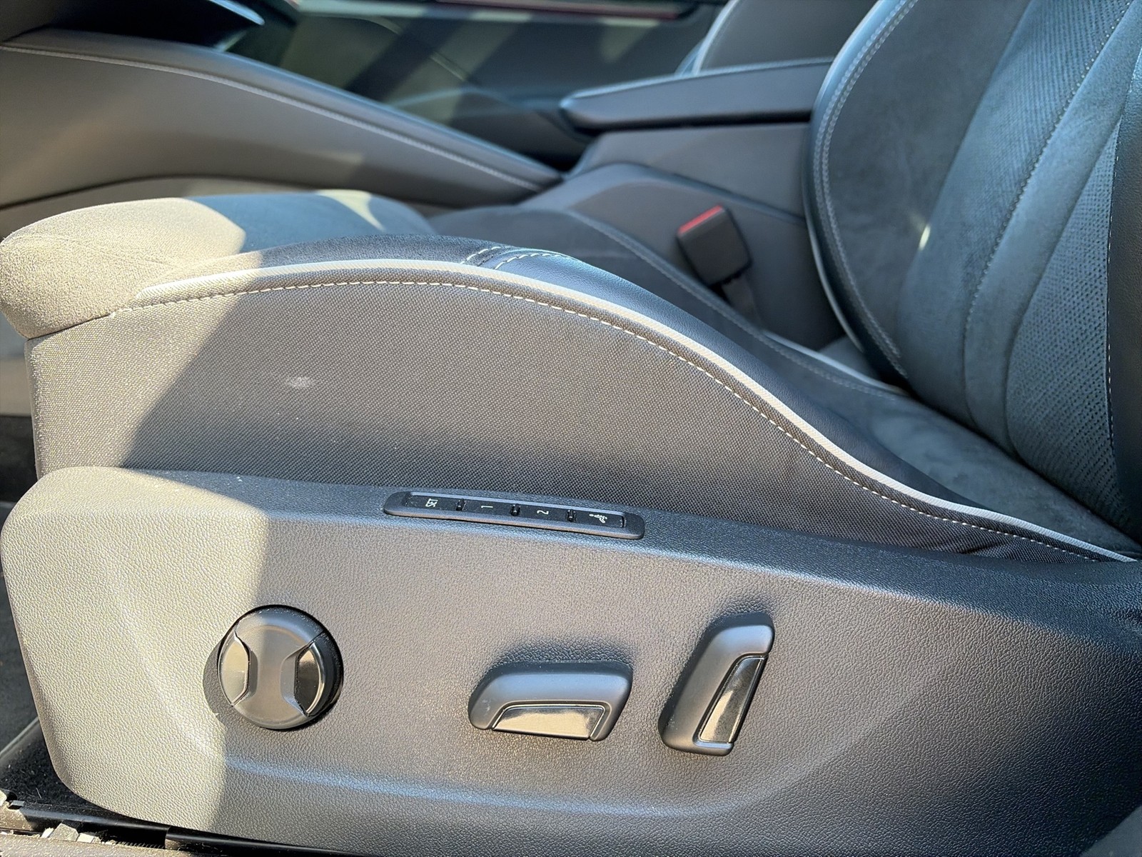 Skoda Enyaq 85 SPORTLINE WÄRMEPUMPE PANO AHK CAM LM20
