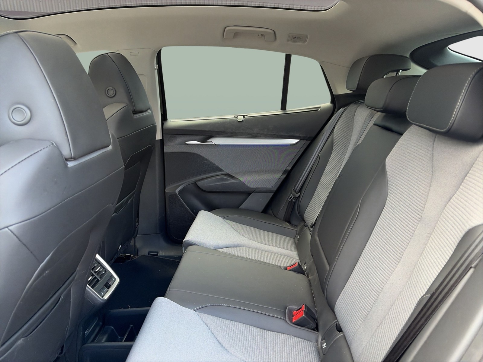 Skoda Enyaq Coupé 85 LOFT WÄRMEPUMPE PANO AHK CAM LM20