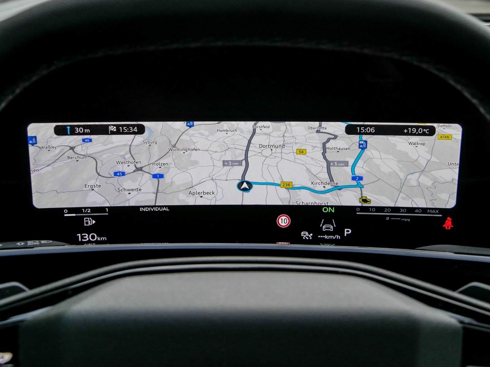 Audi Q3 TFSI quattro S tronic S Line PANO+Sonnenschutzverglasung+Garagentoröffner+Sportlenkrad+Komfortschlüssel+Diebstahlwarnanlage