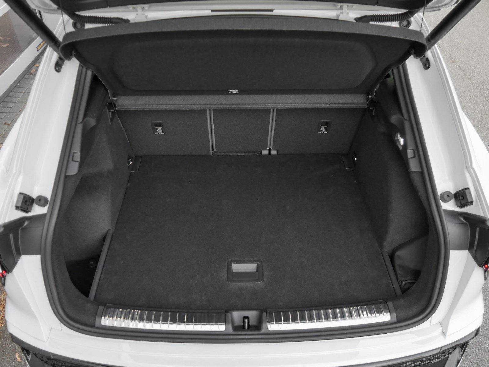 Audi Q3 TFSI quattro S tronic S Line PANO+Sonnenschutzverglasung+Garagentoröffner+Sportlenkrad+Komfortschlüssel+Diebstahlwarnanlage