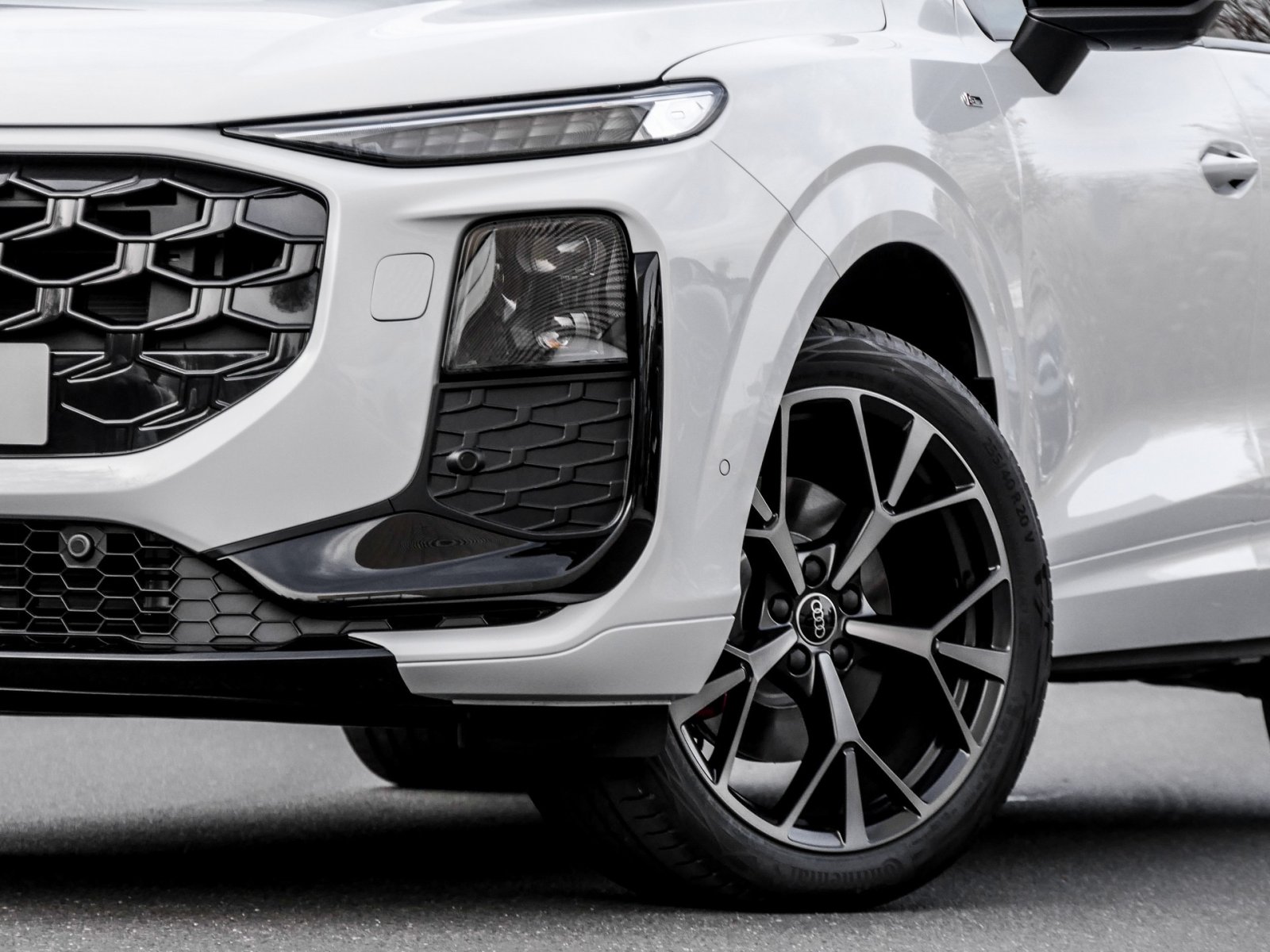 Audi Q3 TFSI quattro S tronic S Line PANO+Sonnenschutzverglasung+Garagentoröffner+Sportlenkrad+Komfortschlüssel+Diebstahlwarnanlage