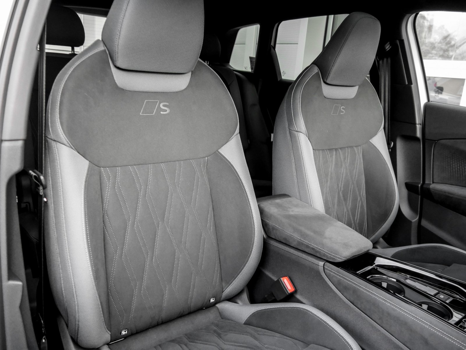 Audi Q3 TFSI quattro S tronic S Line PANO+Sonnenschutzverglasung+Garagentoröffner+Sportlenkrad+Komfortschlüssel+Diebstahlwarnanlage