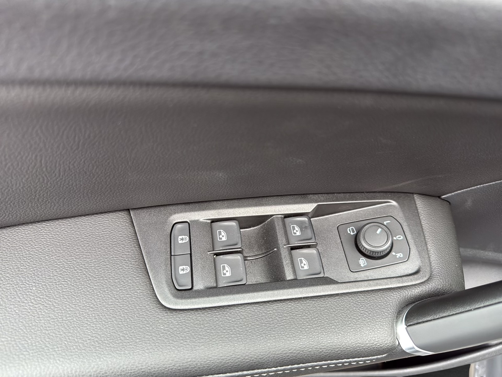 Volkswagen Touran 2.0 GOAL 7SITZE AHK CAM ACC ALU E-KLAPPE