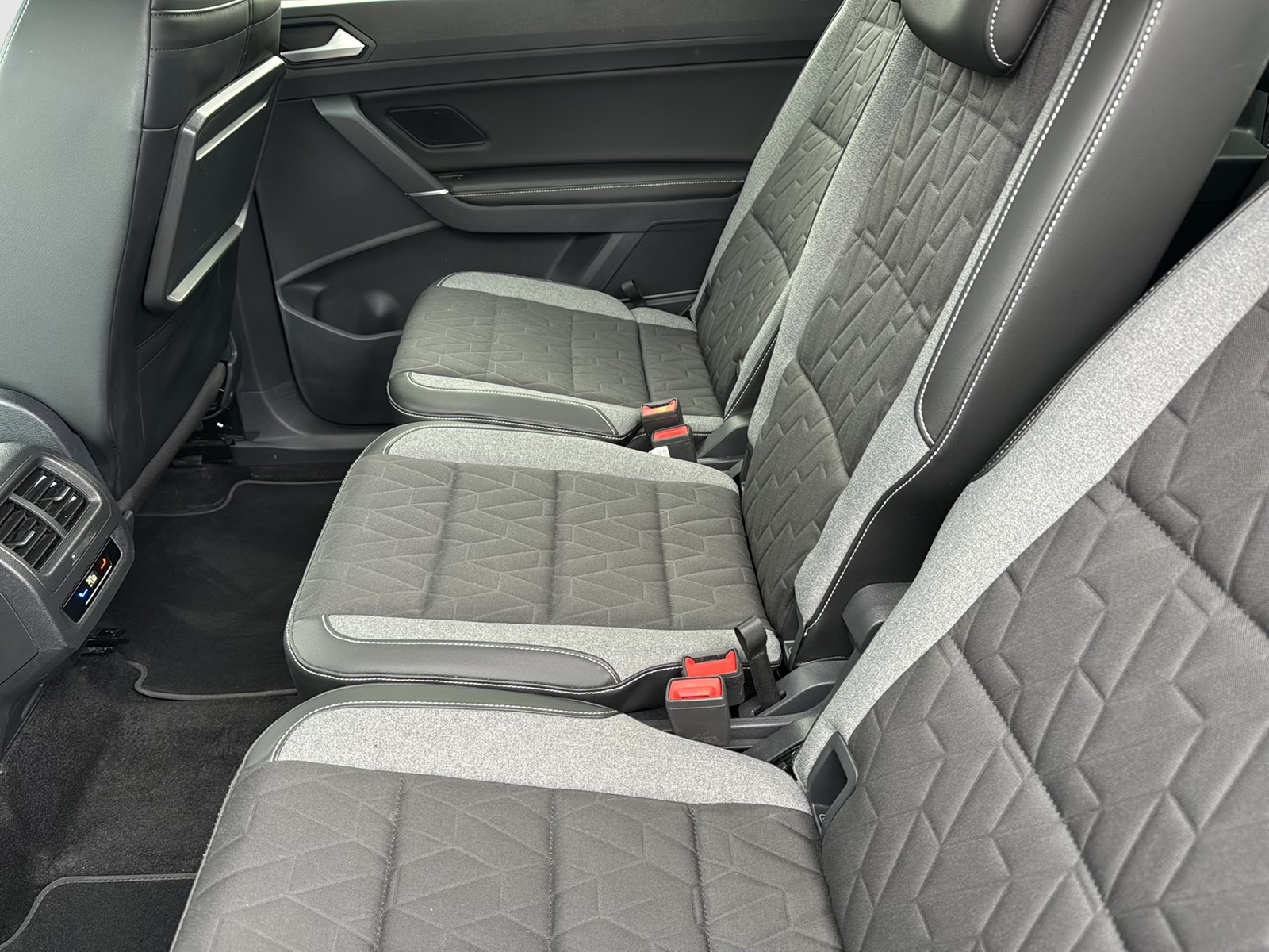 Volkswagen Touran 2.0 GOAL 7SITZE AHK CAM ACC ALU E-KLAPPE