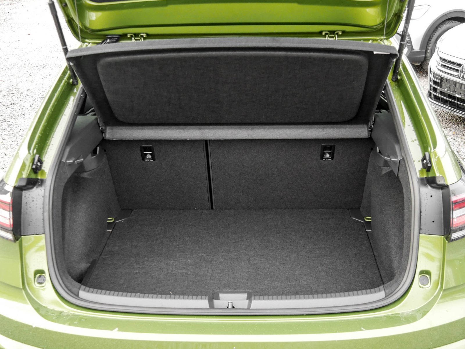 Volkswagen Taigo 1.5 R-LINE DSG BLACKSTYLE CAM AHK PANO