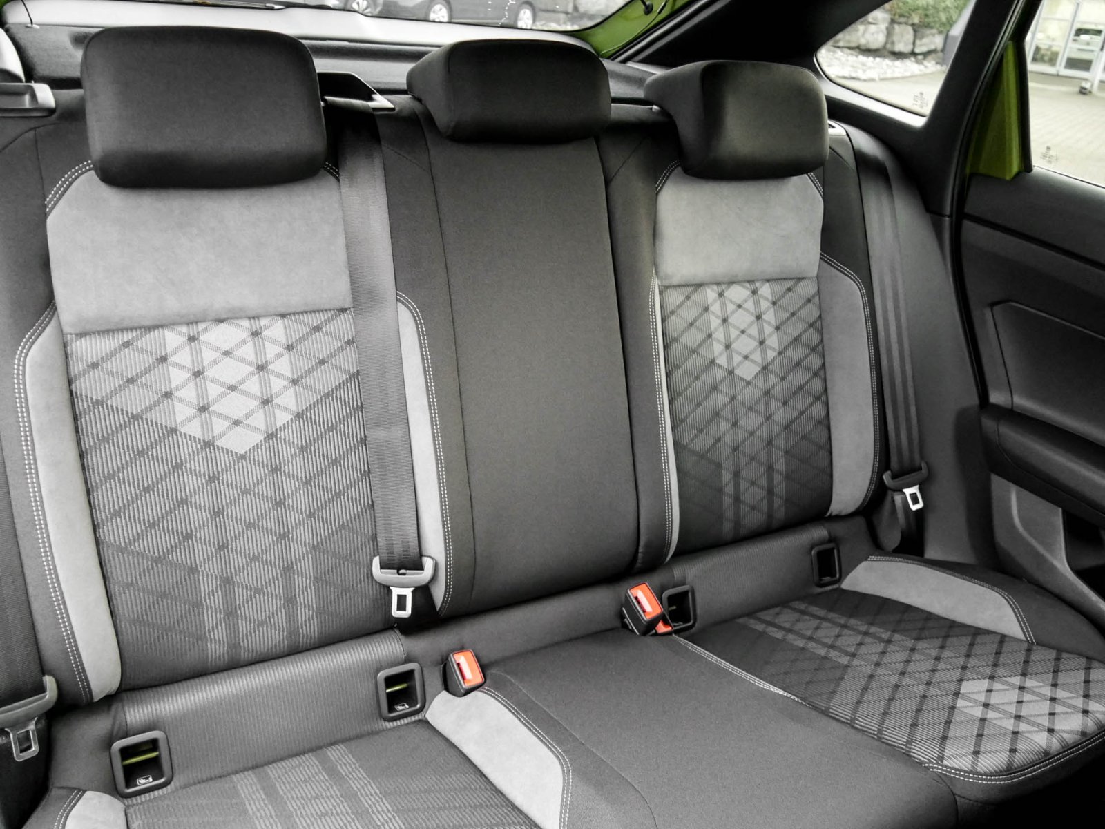 Volkswagen Taigo 1.5 R-LINE DSG BLACKSTYLE CAM AHK PANO