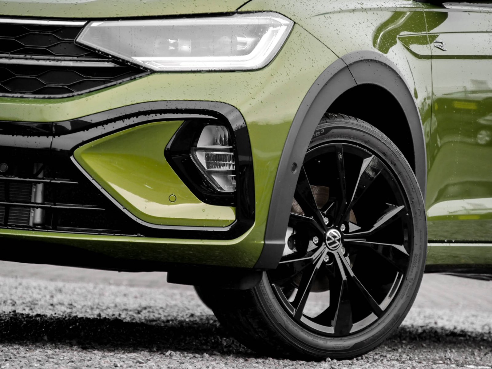 Volkswagen Taigo 1.5 R-LINE DSG BLACKSTYLE CAM AHK PANO