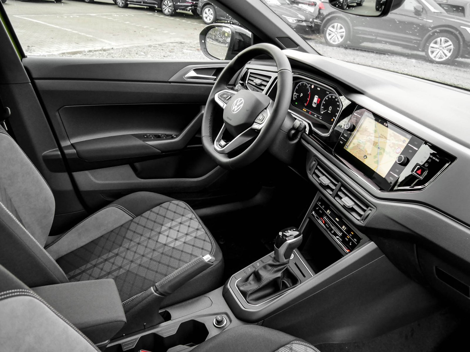 Volkswagen Taigo 1.5 R-LINE DSG BLACKSTYLE CAM AHK PANO