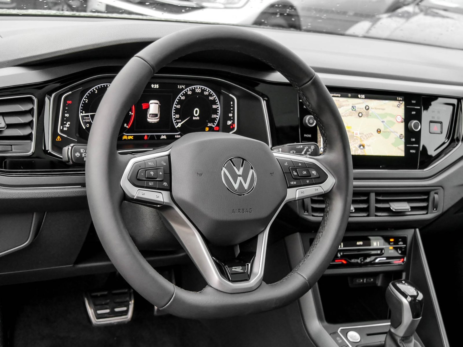 Volkswagen Taigo 1.5 R-LINE DSG BLACKSTYLE CAM AHK PANO