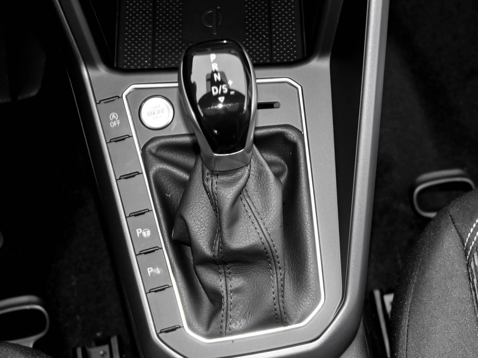 Volkswagen Taigo 1.5 R-LINE DSG BLACKSTYLE CAM AHK PANO