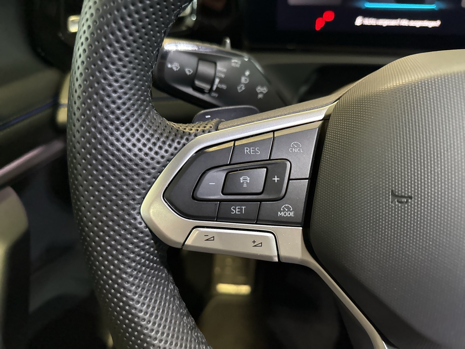 Volkswagen Tiguan 2.0 R-LINE DSG 4X4 BLACKSTYLE LEDER PANO