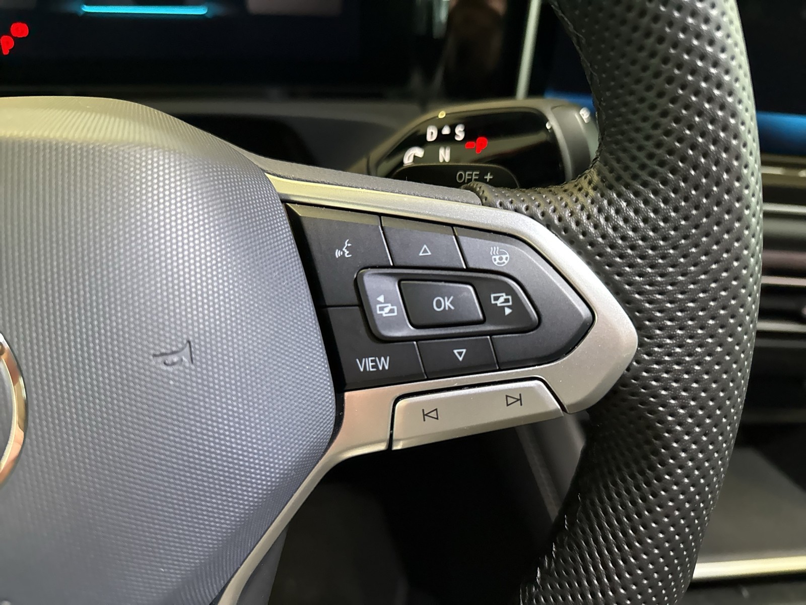 Volkswagen Tiguan 2.0 R-LINE DSG 4X4 BLACKSTYLE LEDER PANO