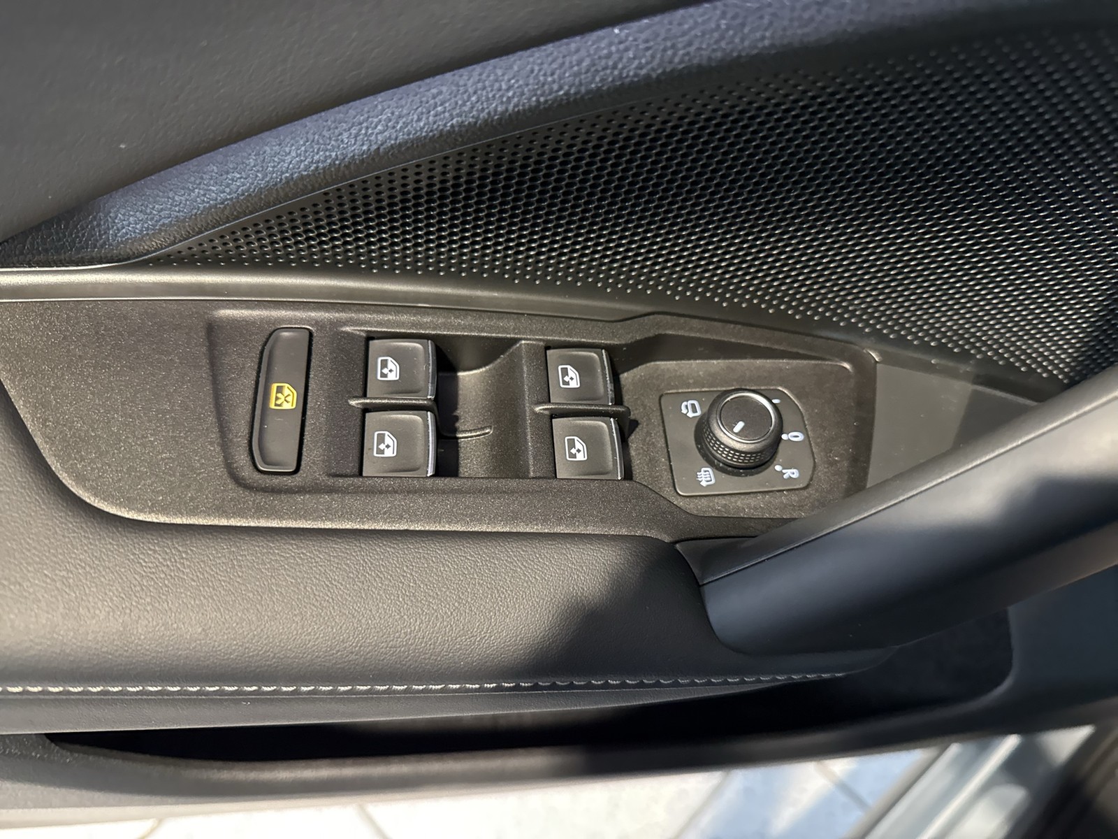 Volkswagen Tiguan 2.0 R-LINE DSG 4X4 BLACKSTYLE LEDER PANO