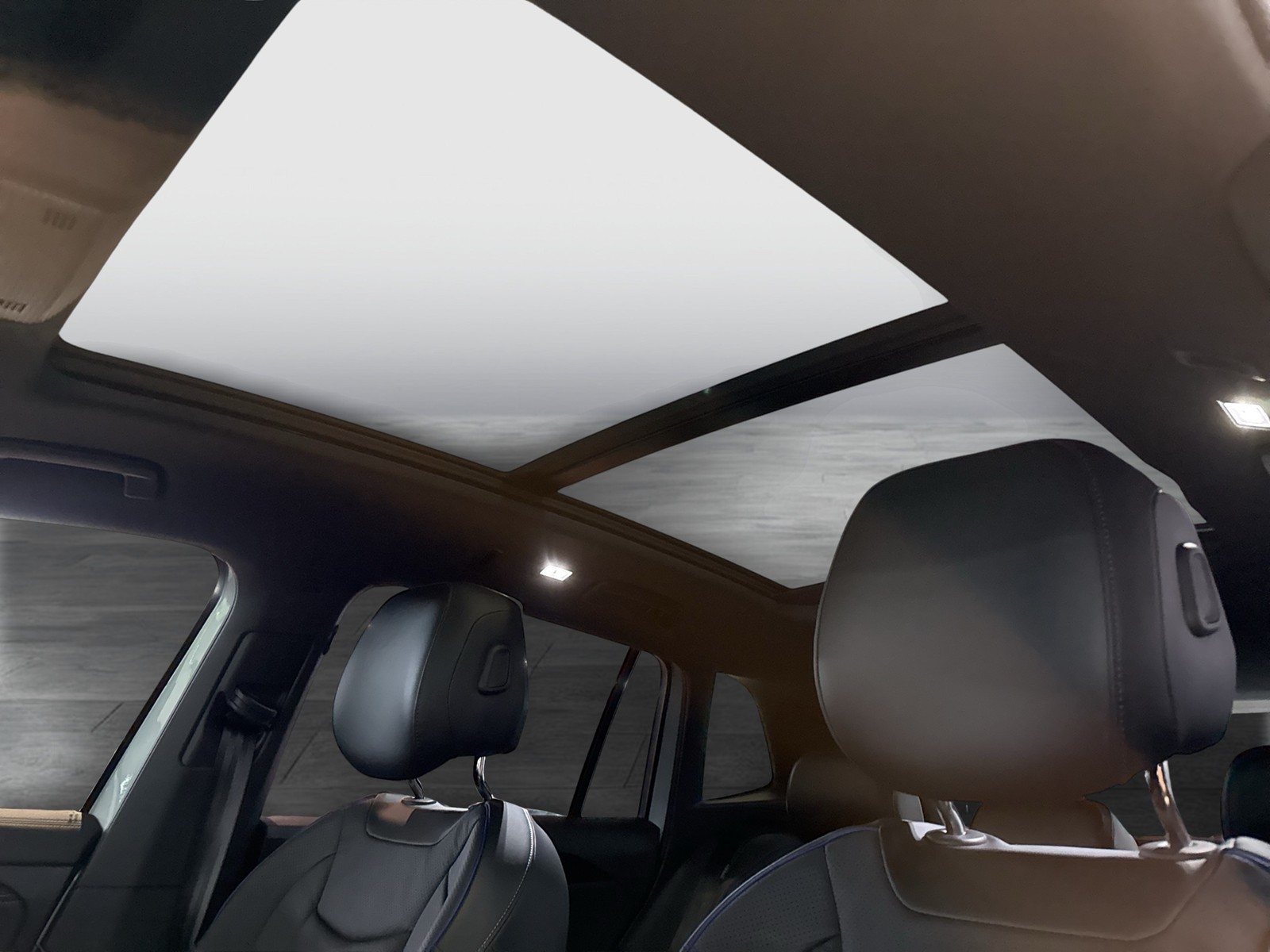 Volkswagen Tiguan 2.0 R-LINE DSG 4X4 BLACKSTYLE LEDER PANO