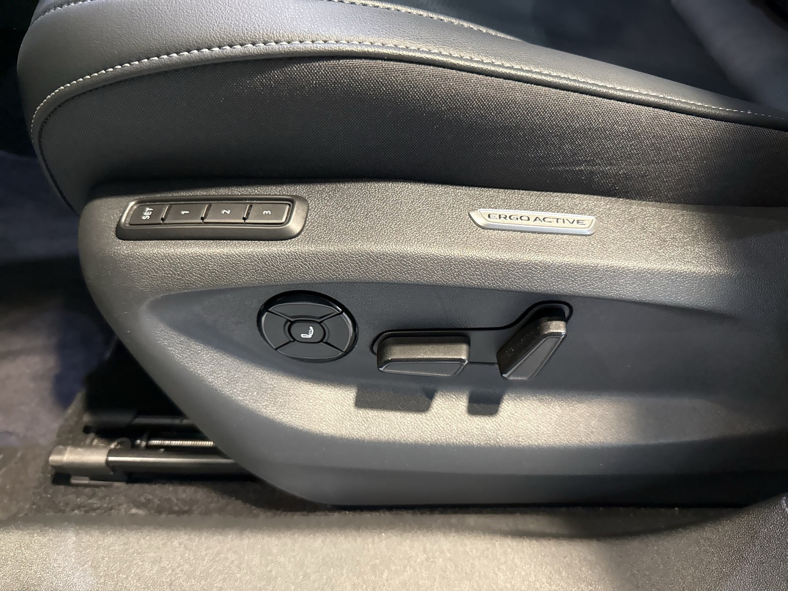 Volkswagen Tiguan 2.0 R-LINE DSG 4X4 BLACKSTYLE LEDER PANO