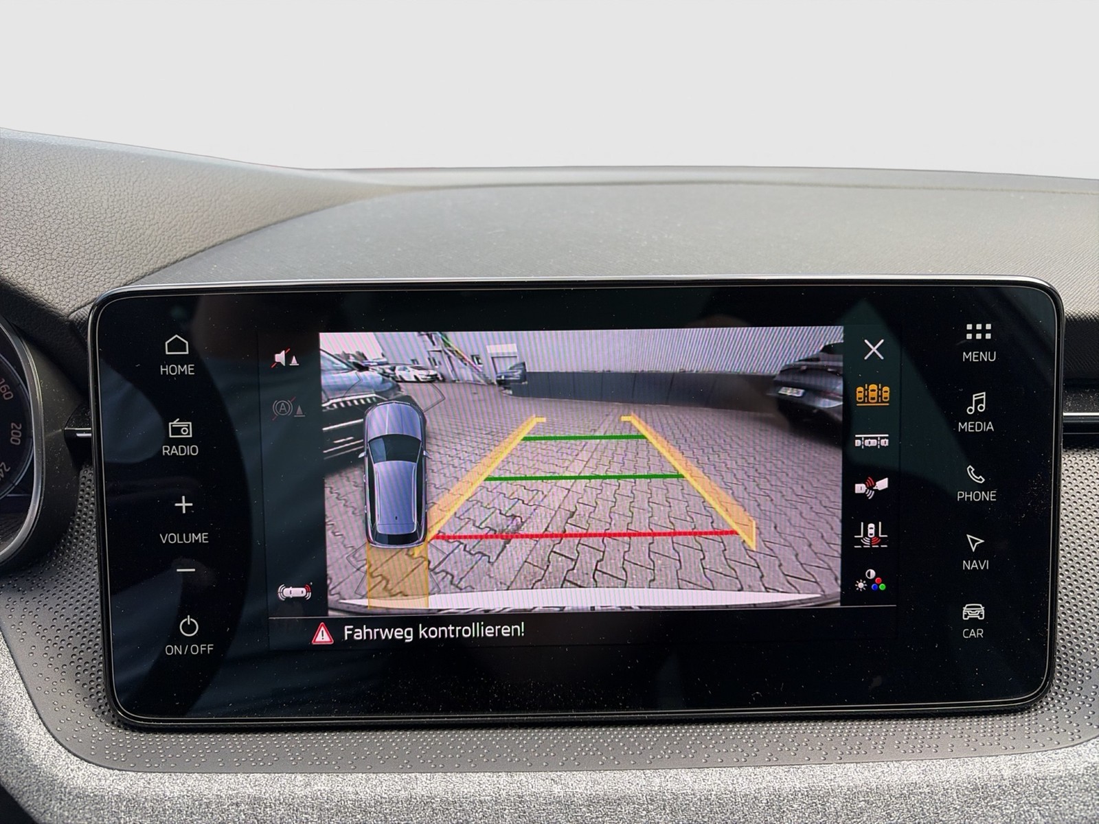 Skoda Kamiq 1.0 TOUR PANO CAM MATRIX EKLAPPE NAVI LM17