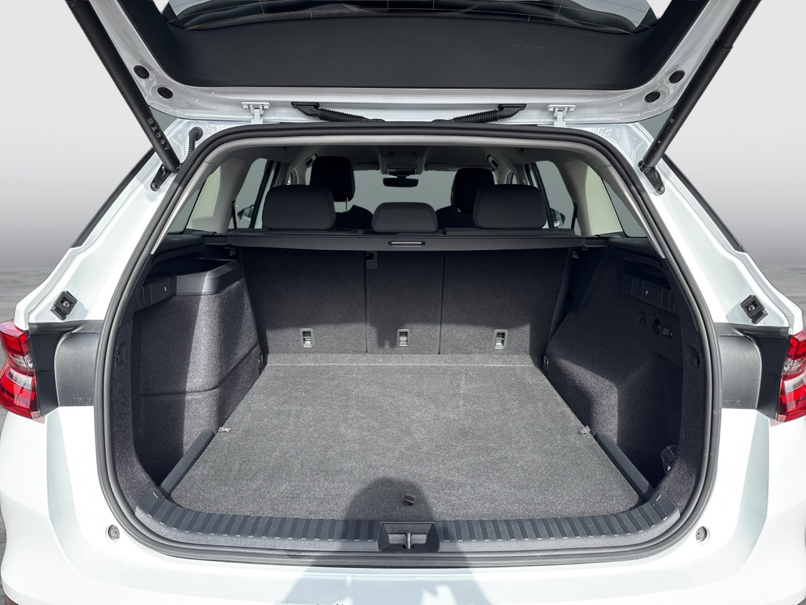 Skoda Kodiaq 1.5 iV SELECTION AHK CAM ACC LM18 NAVI