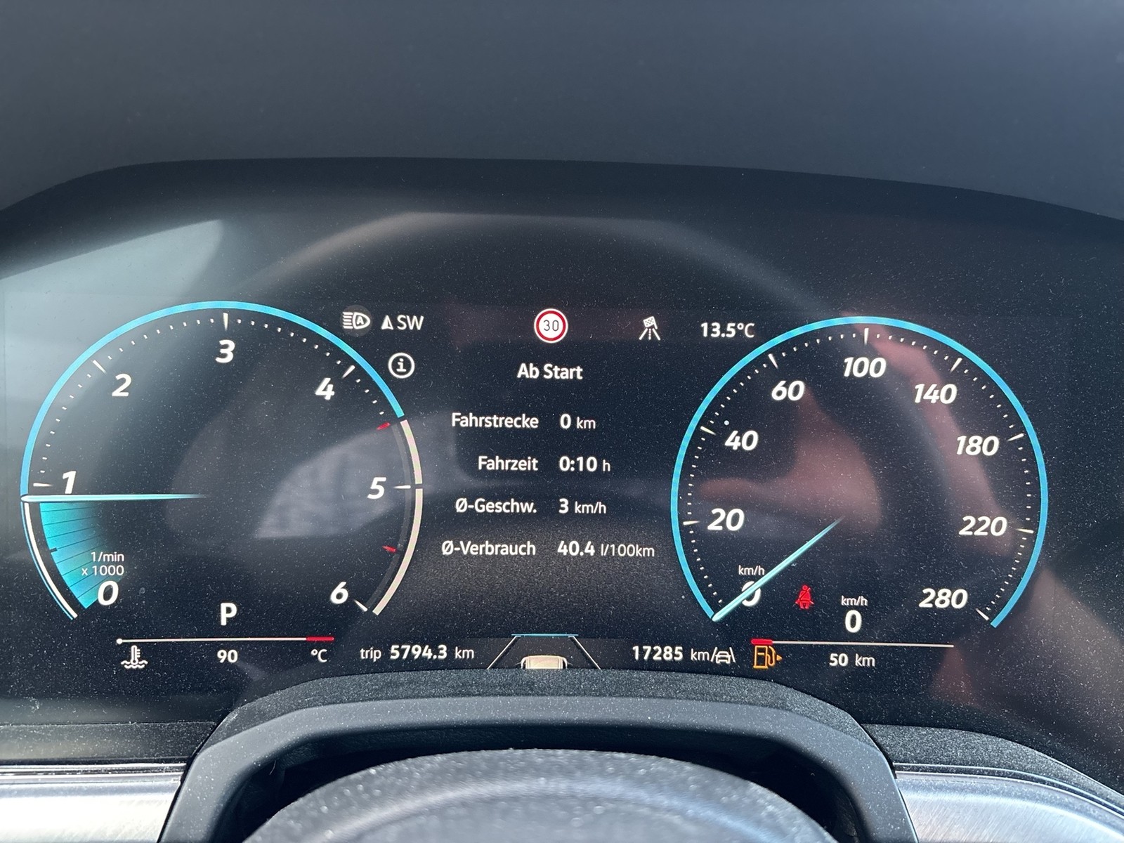 Volkswagen Touareg V6 LUFTFEDERUNG AHK CAM ACC LM19 EKLAPPE