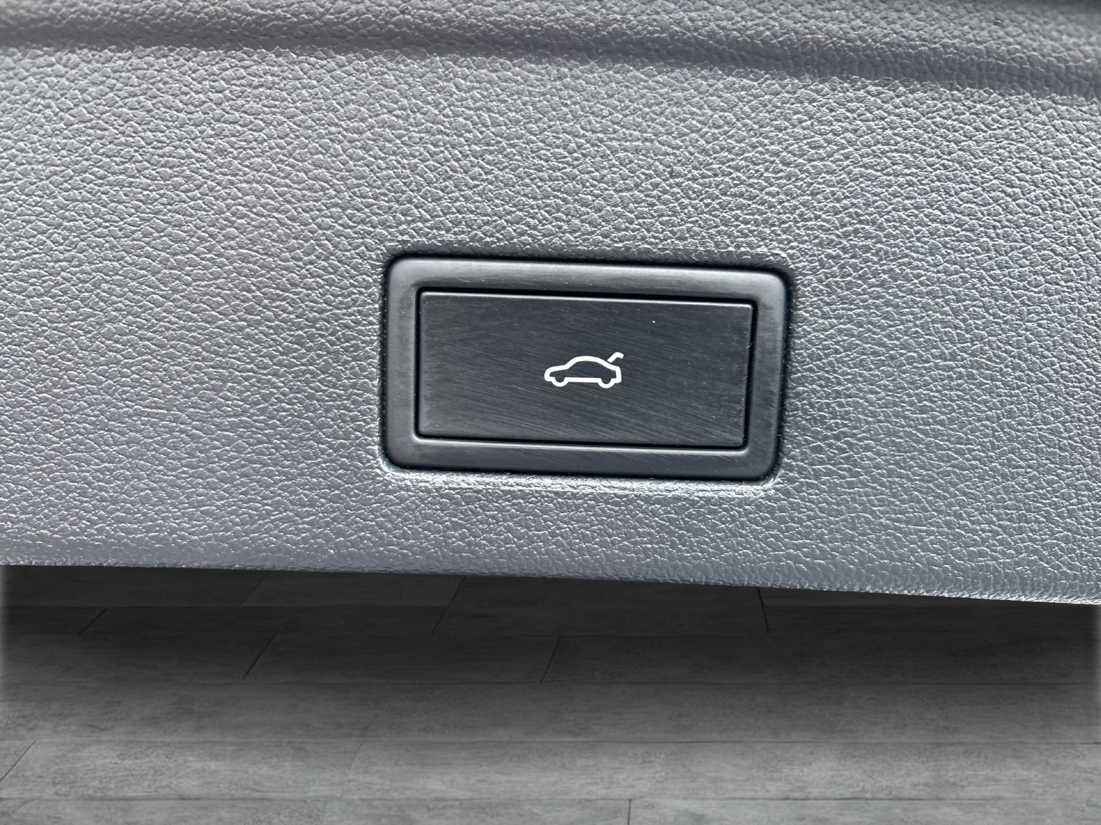 Volkswagen Touareg V6 LUFTFEDERUNG AHK CAM ACC LM19 EKLAPPE
