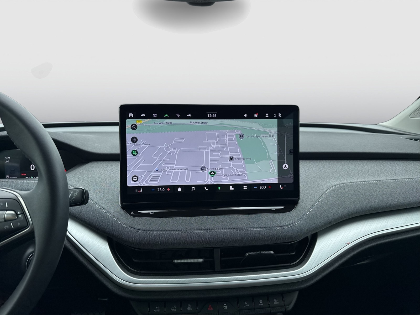 Skoda Enyaq 85 LOFT WÄRMEPUMPE PANO AHK CAM ACC LM20