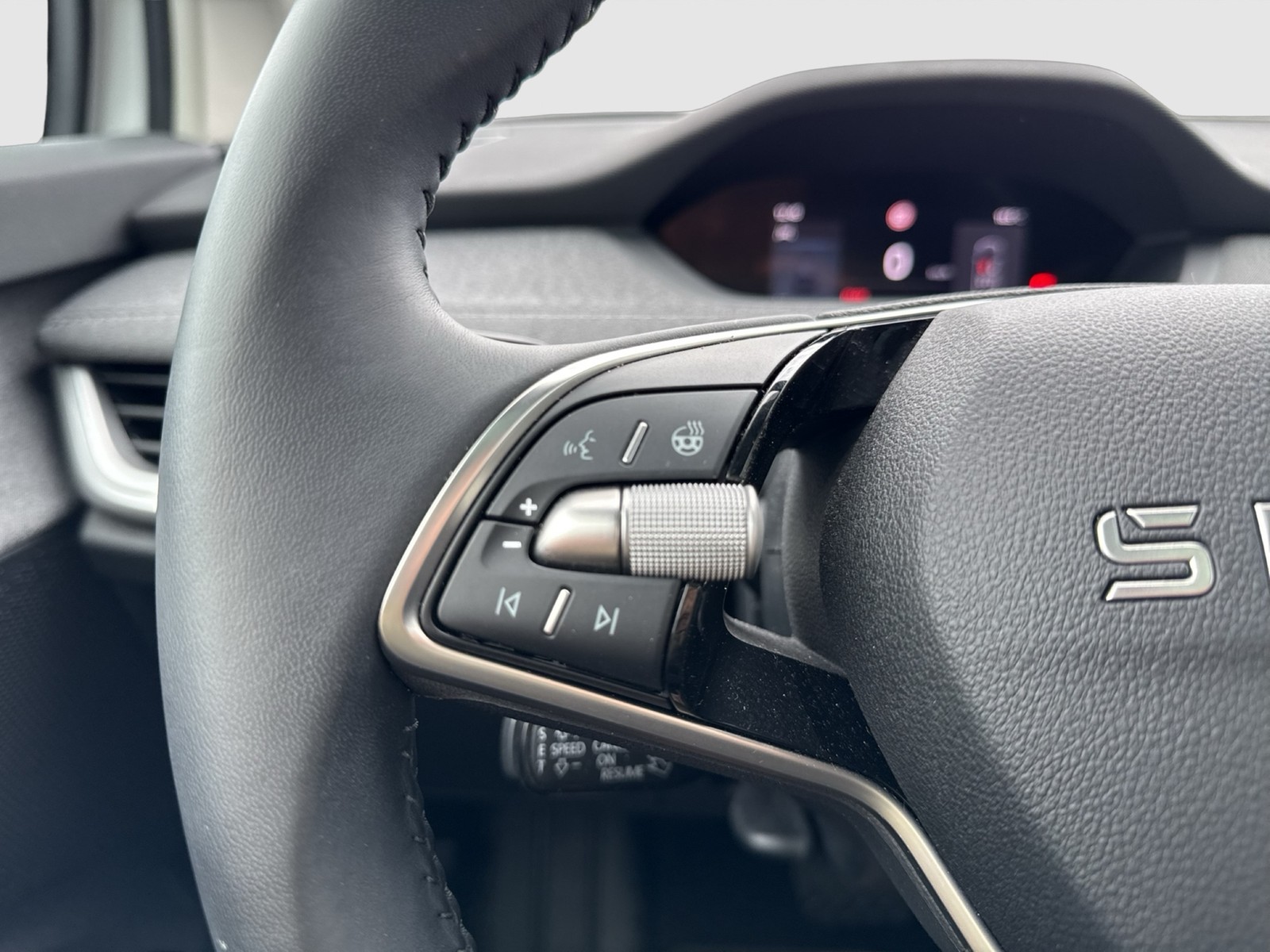 Skoda Enyaq 85 LOFT WÄRMEPUMPE PANO AHK CAM ACC LM20